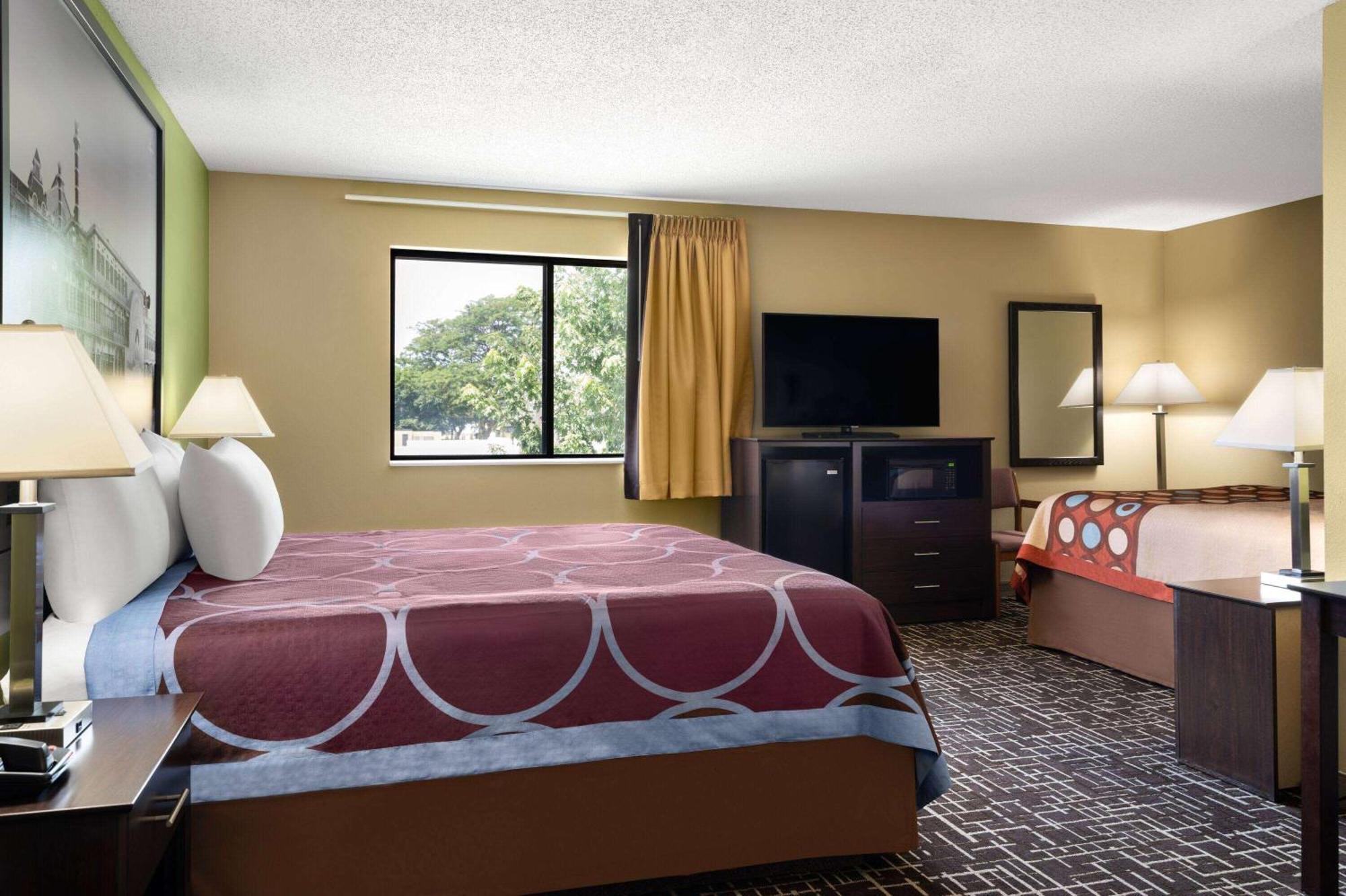Super 8 By Wyndham Dyersville Exterior photo
