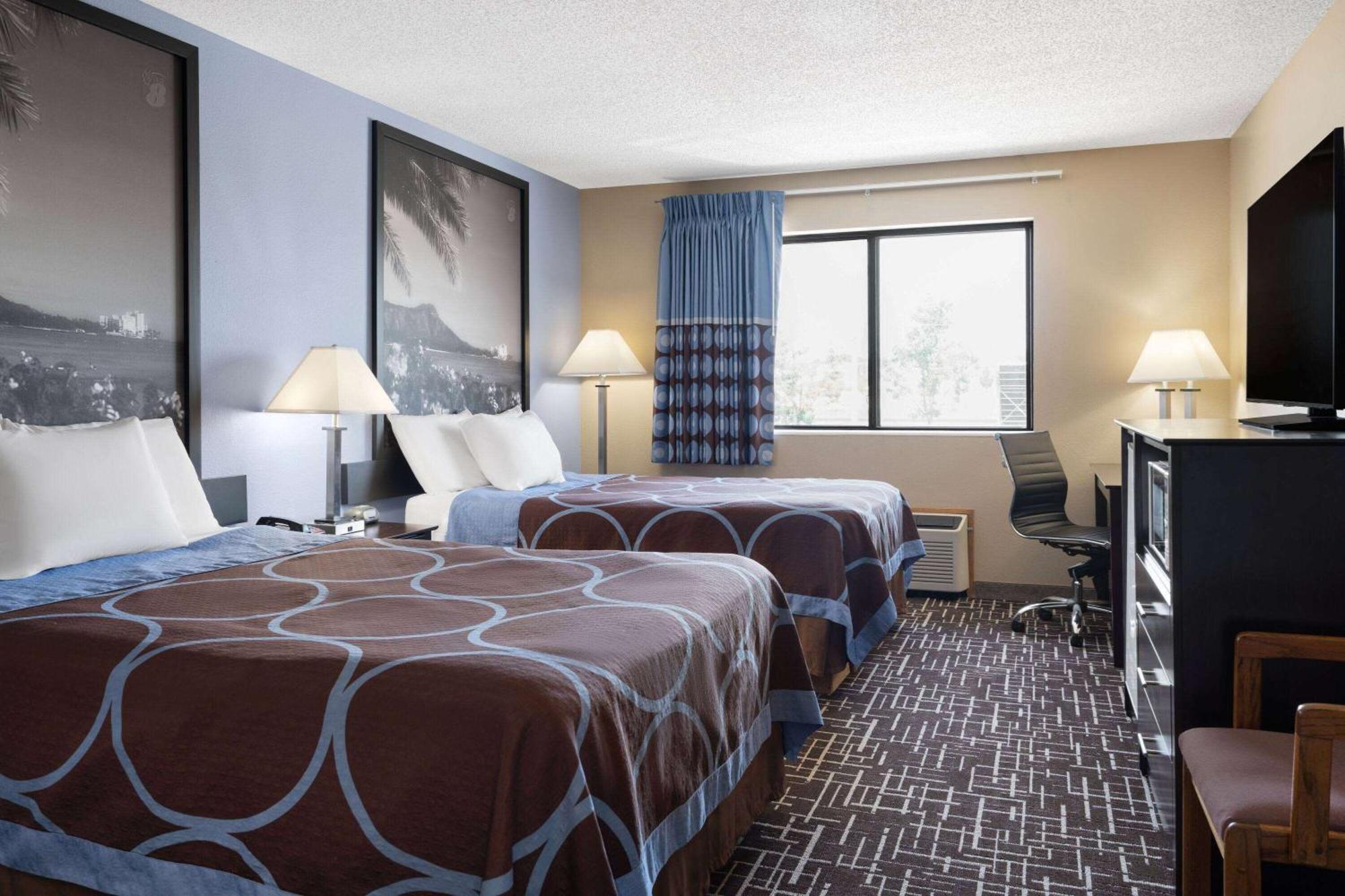 Super 8 By Wyndham Dyersville Exterior photo