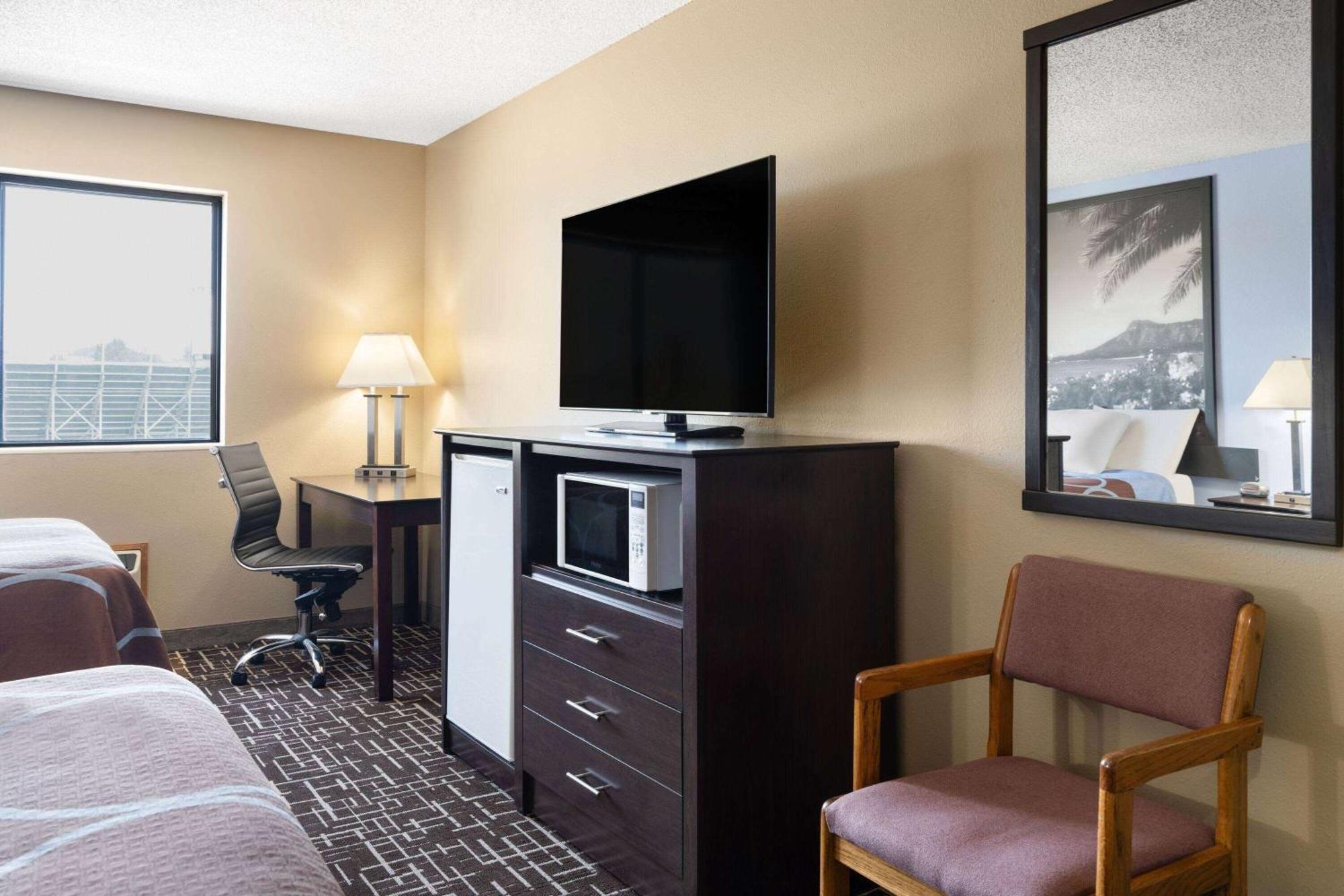 Super 8 By Wyndham Dyersville Exterior photo