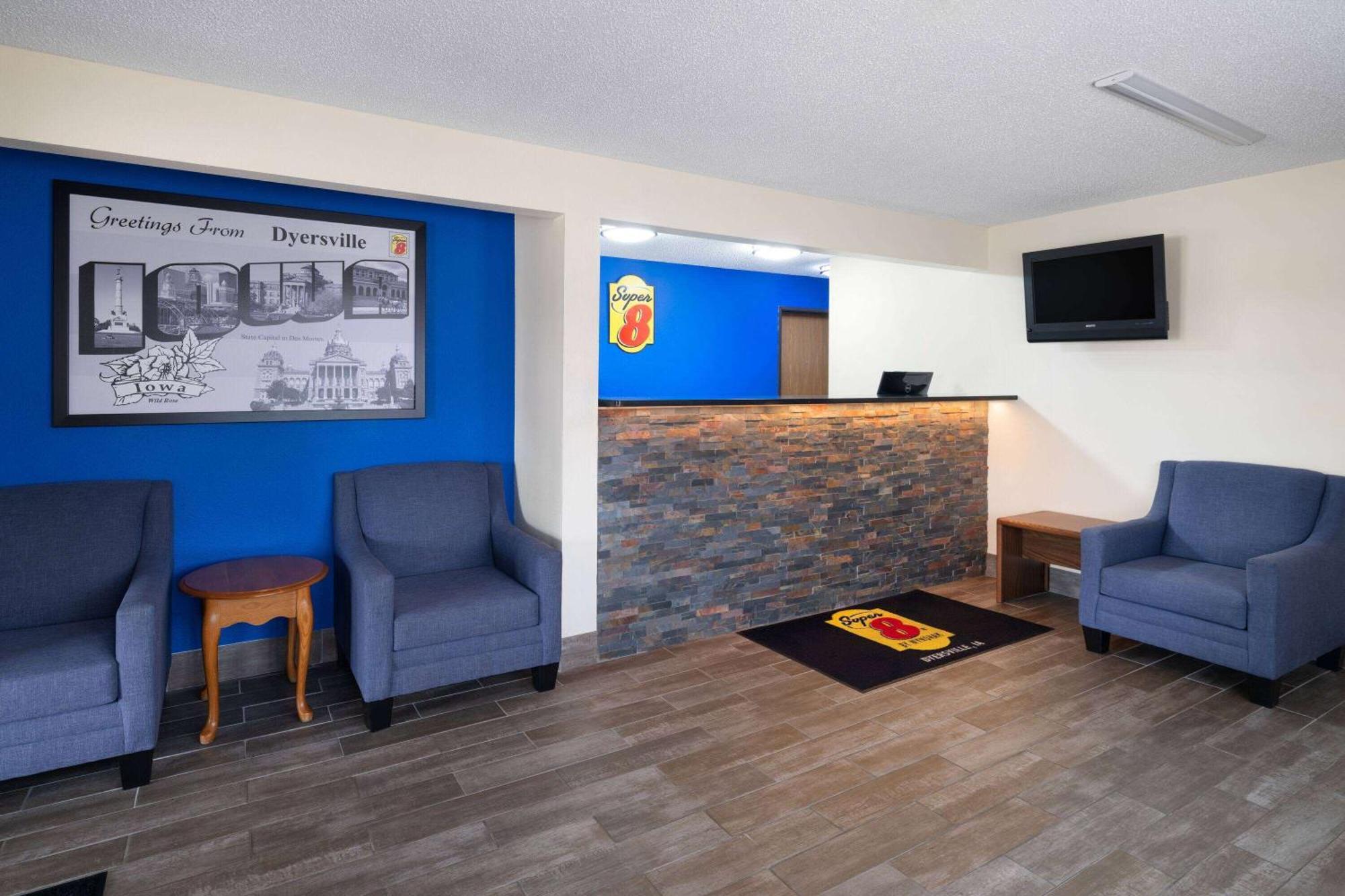 Super 8 By Wyndham Dyersville Exterior photo