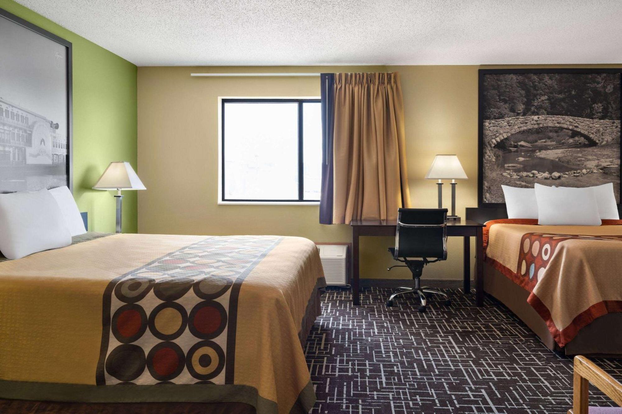 Super 8 By Wyndham Dyersville Exterior photo