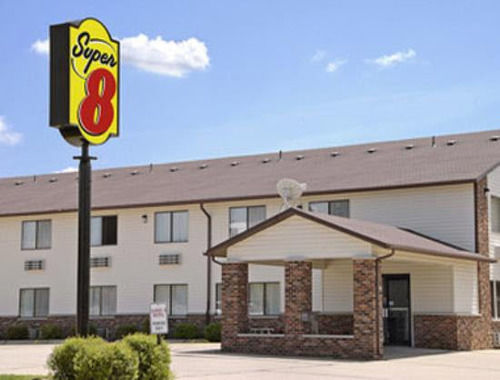 Super 8 By Wyndham Dyersville Exterior photo